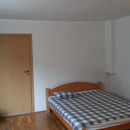 Studio Eliade * Βουκουρέστι