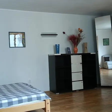 Studio Eliade * Бухарест